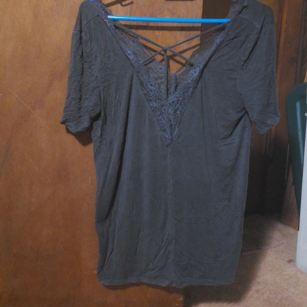 Aeo  criss cross  tshirt